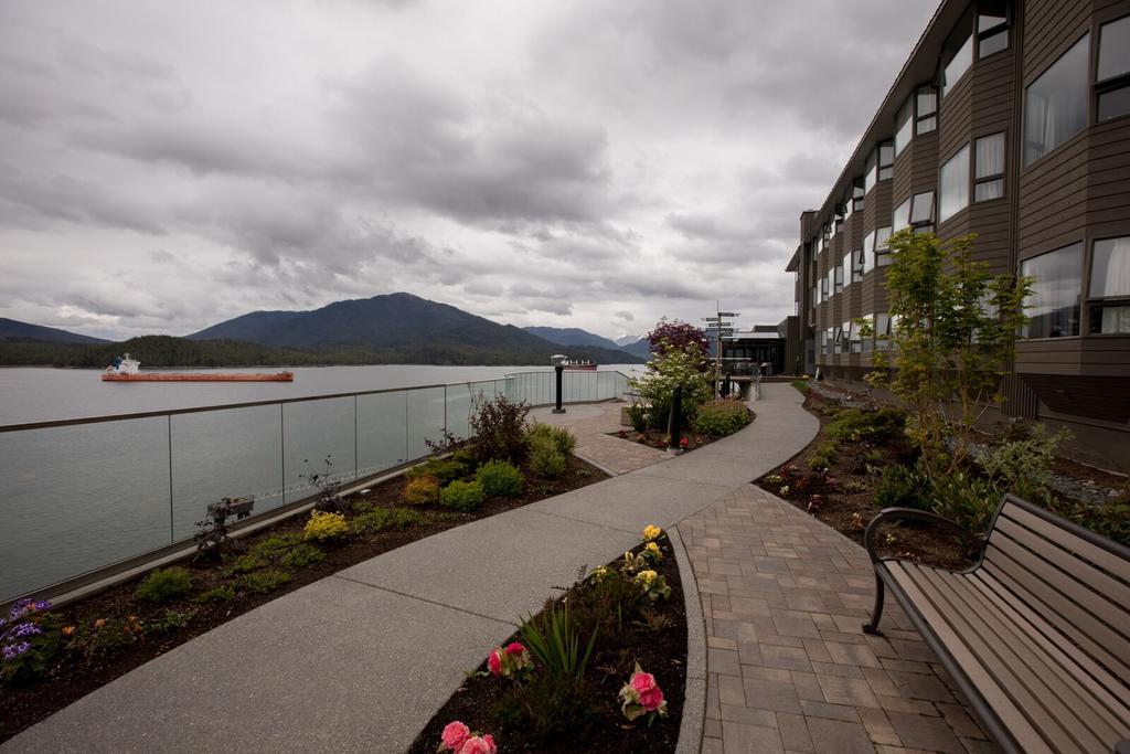 Crest Hotel Prince Rupert Extérieur photo